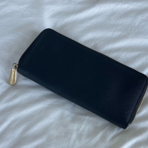 Michael Kors wallet - Picture 3 of 4